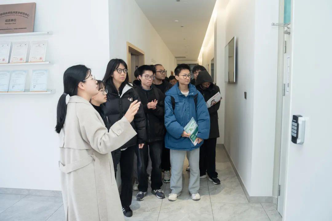 参观2.jpg